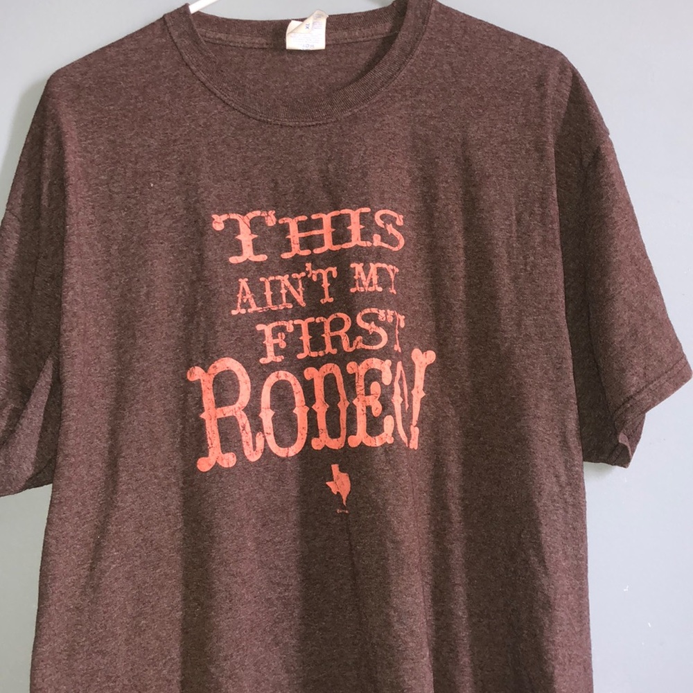 tee shirt w writing